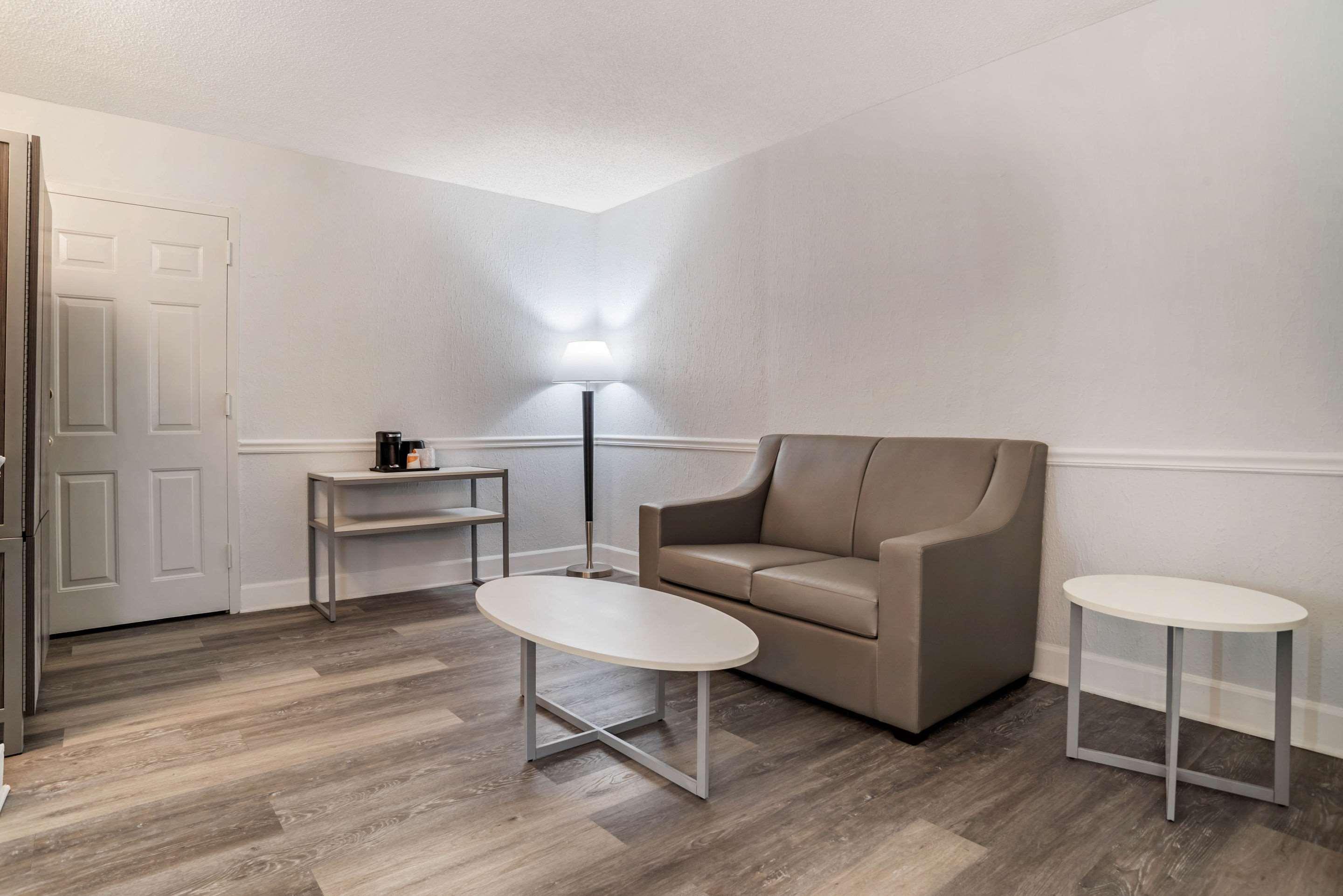 Baymont By Wyndham Montgomery Al Екстер'єр фото