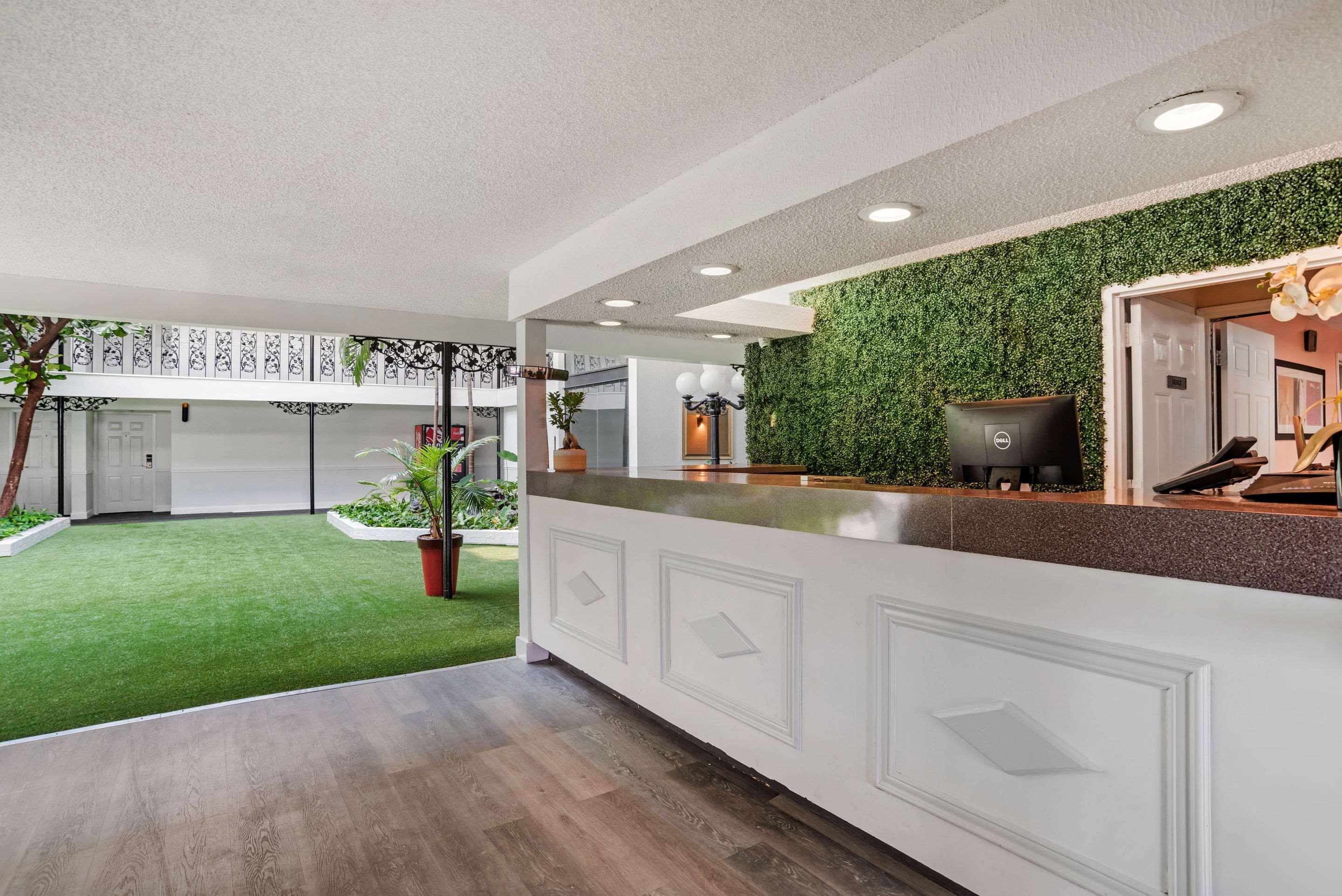 Baymont By Wyndham Montgomery Al Екстер'єр фото