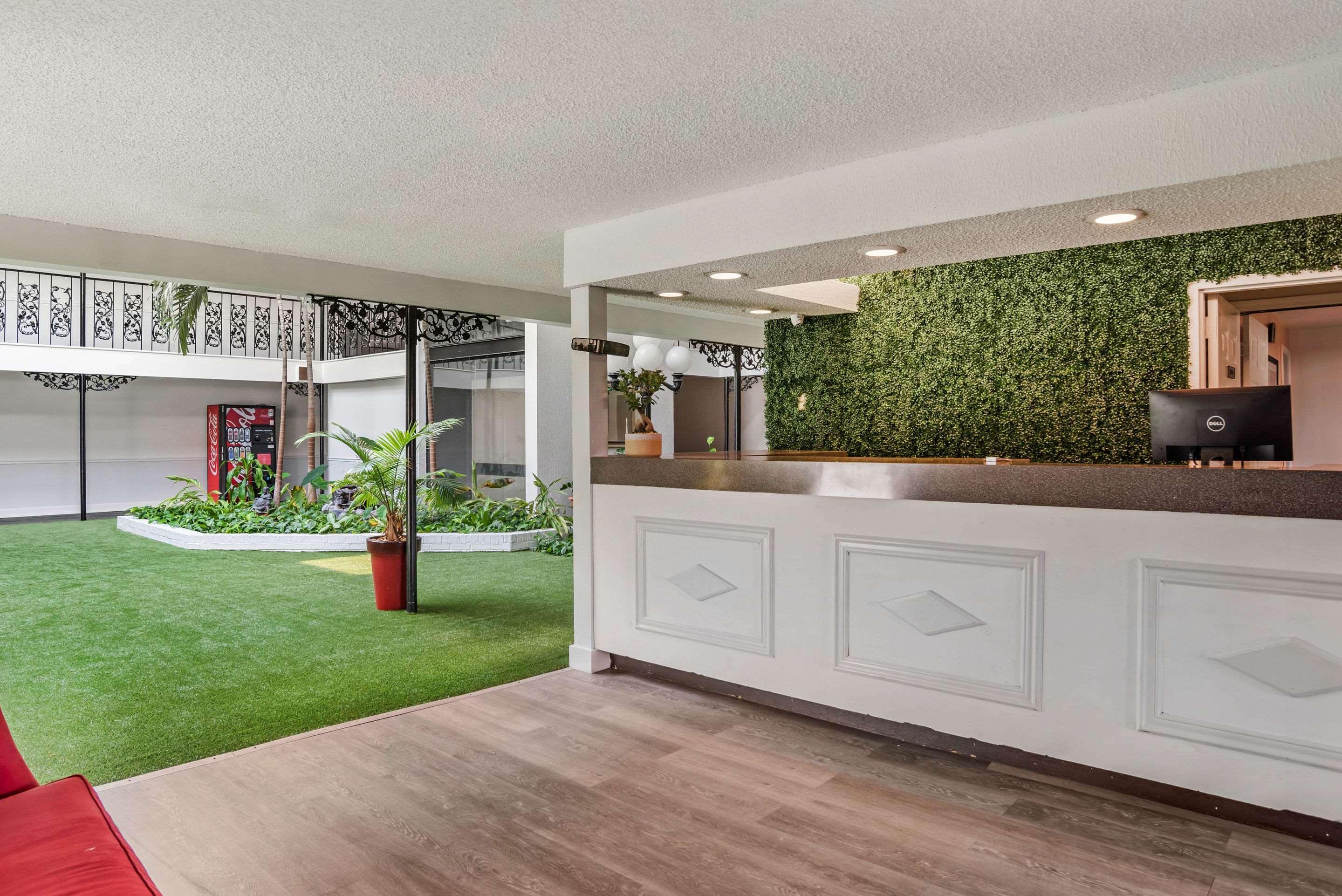 Baymont By Wyndham Montgomery Al Екстер'єр фото