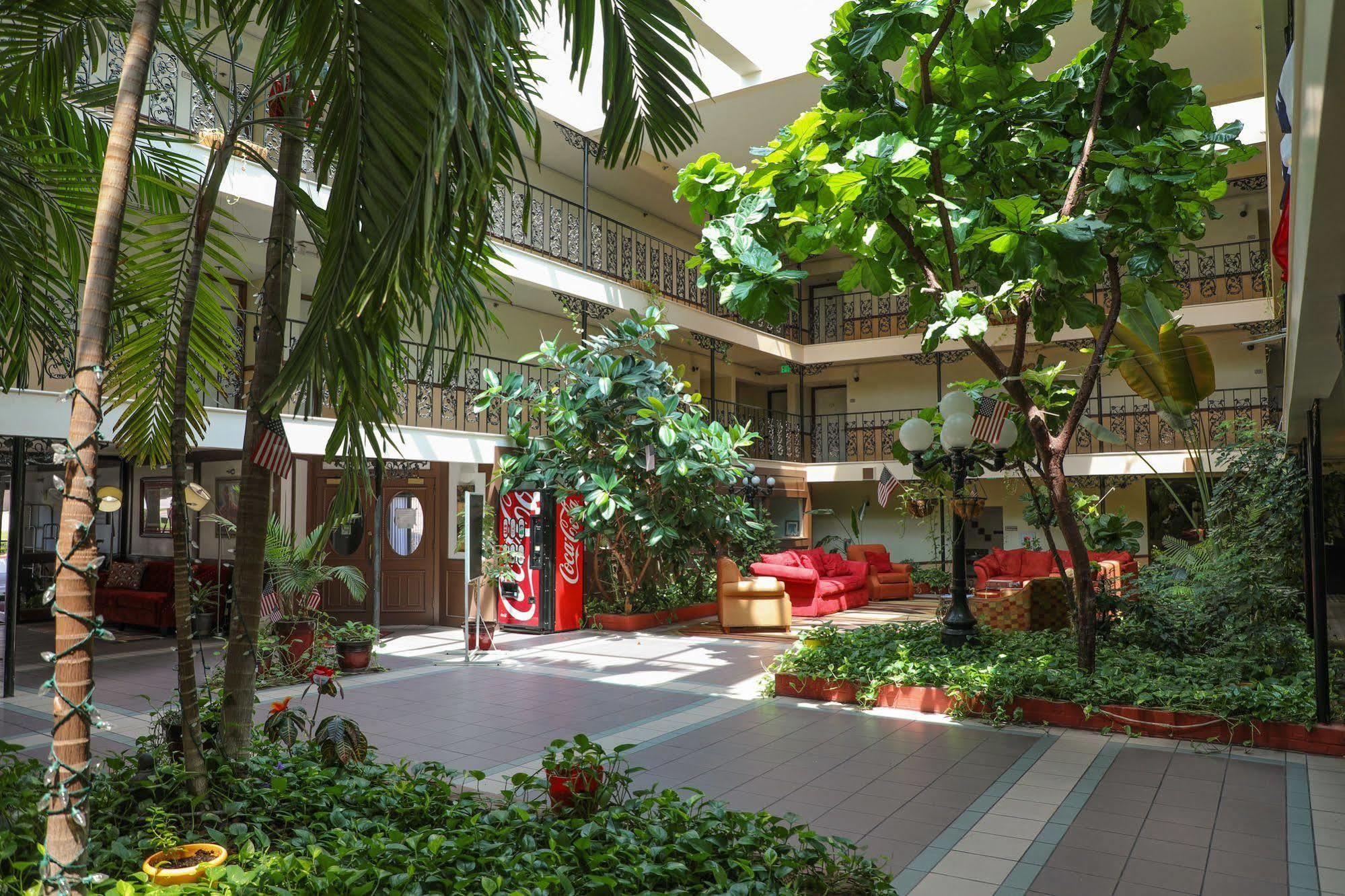Baymont By Wyndham Montgomery Al Екстер'єр фото